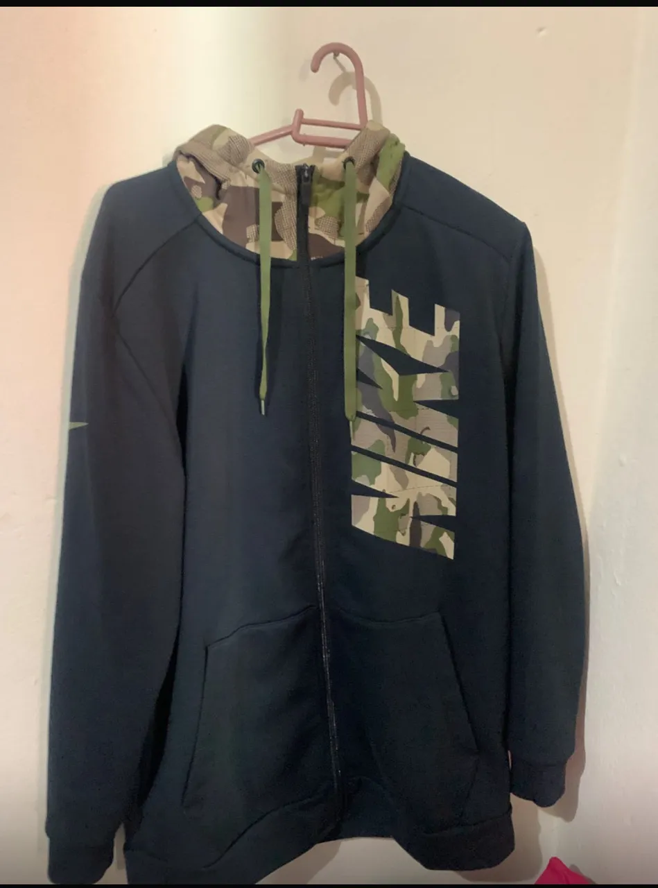 Casaco Nike Camuflado com Zíper, na tag