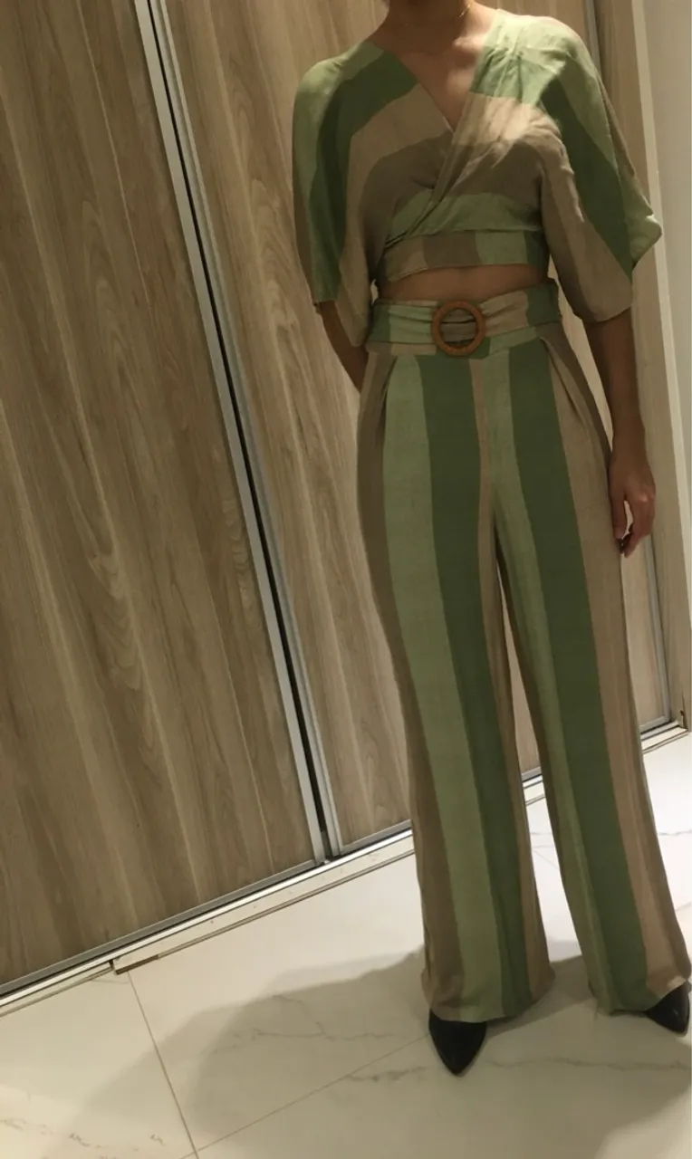 Conjunto listrado verde e bege