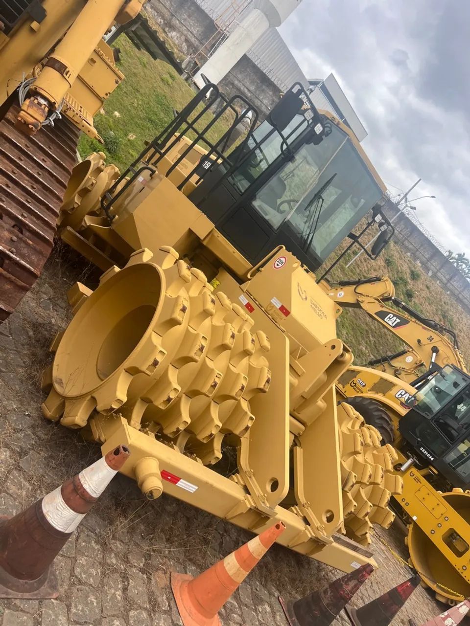 Compactador de Solo Caterpillar 815F 20 TN . - Foto 2
