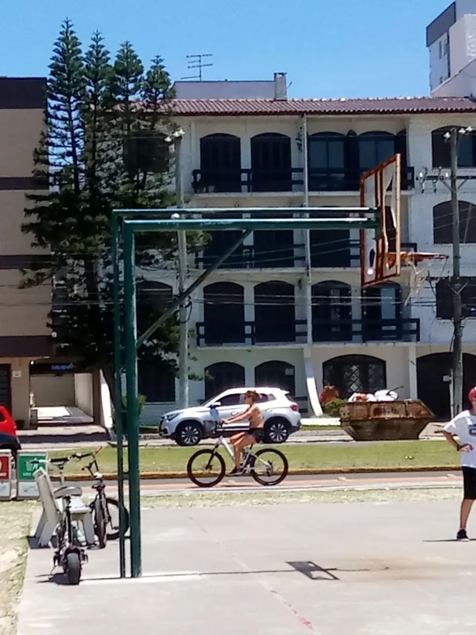 APTO DE DOIS QUARTOS À BEIRA MAR, EM CAPÃO DA CANOA, PARA TEMPORADA. PROMOÇÕES NA DESCRIÇÃ