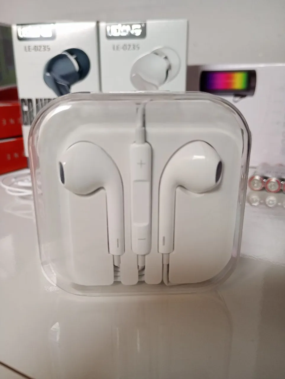 Fone de ouvido branco LE-0235