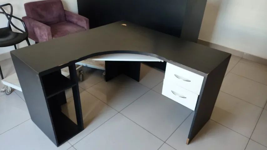 Mesa escritório gavetas de canto comprimento 132cm x largura 48,5cm x altura 77cm