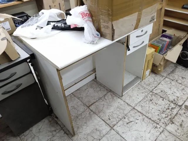 Mesa de escritório c/ 2 gavetas em MDF Branco 77 cm x 100 cm x 66 cm - Foto 2