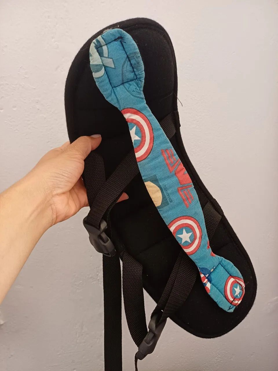 Suporte para prender cabeça do bebê durante a viagem do Capitão América - Foto 3