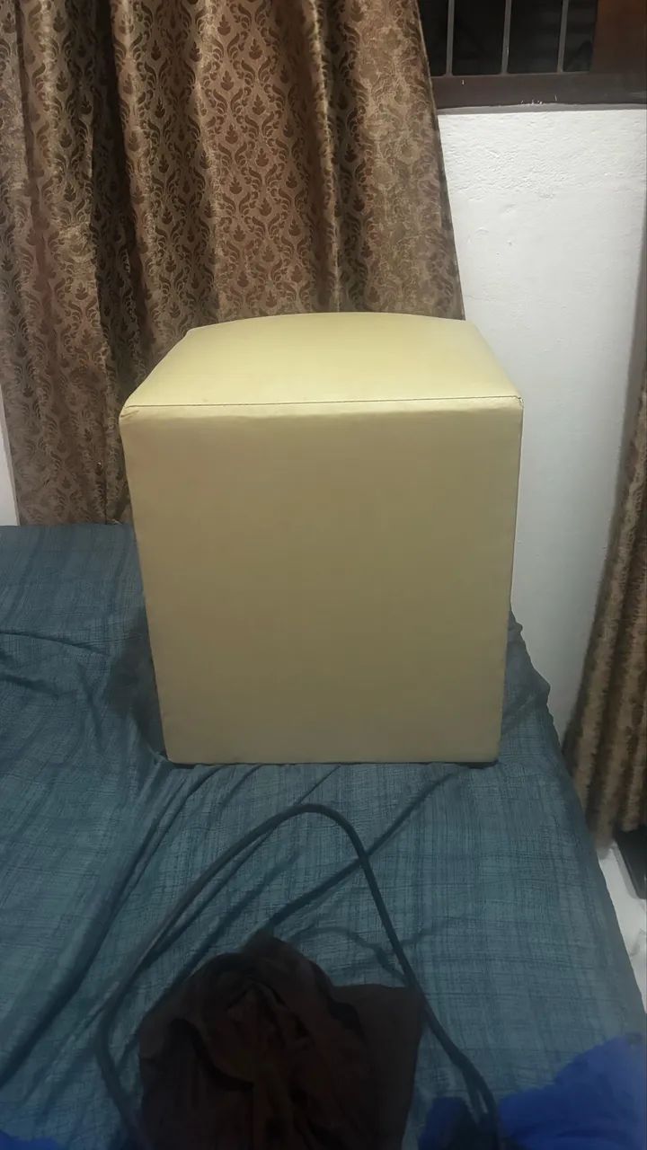 Vendo dois puf 64960481114754120