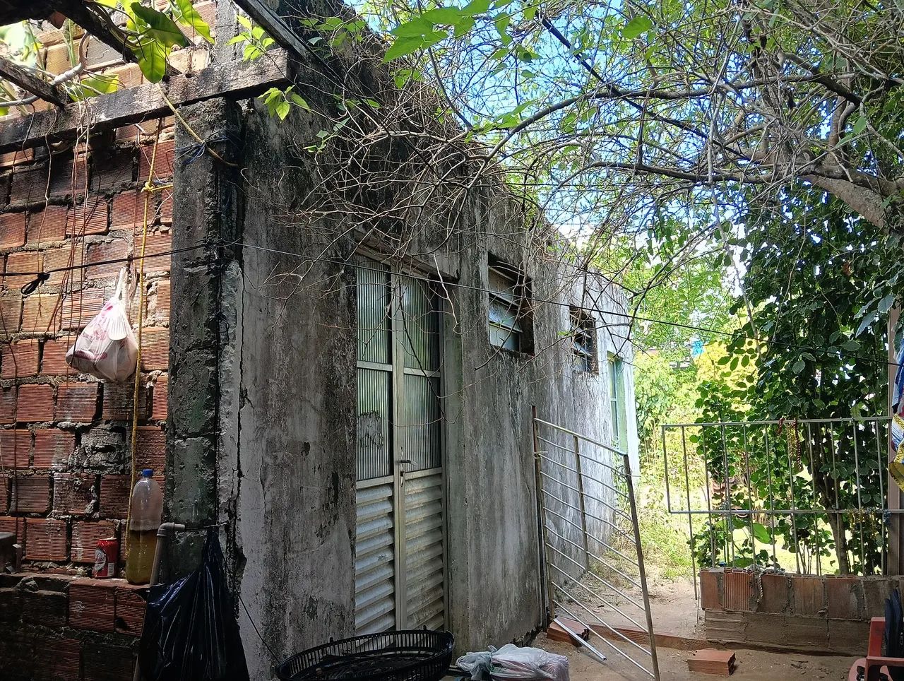 Vendo uma casa em ilha de maré.