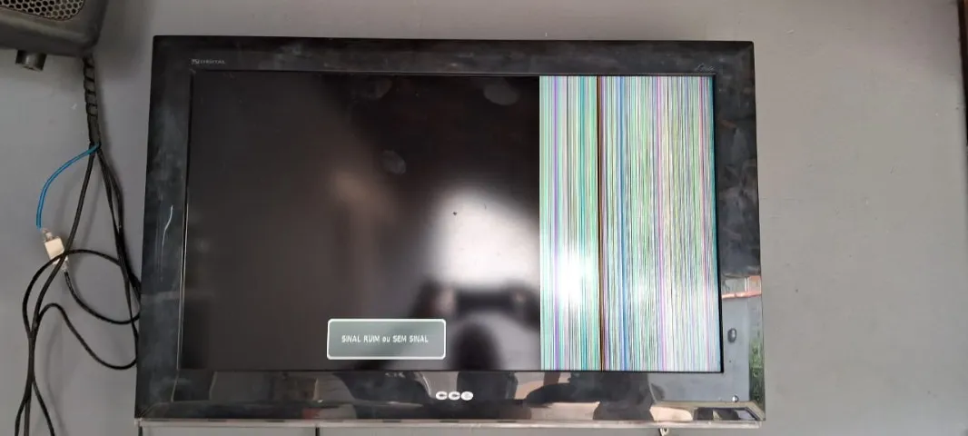 Tv CCE Com listras na vertical