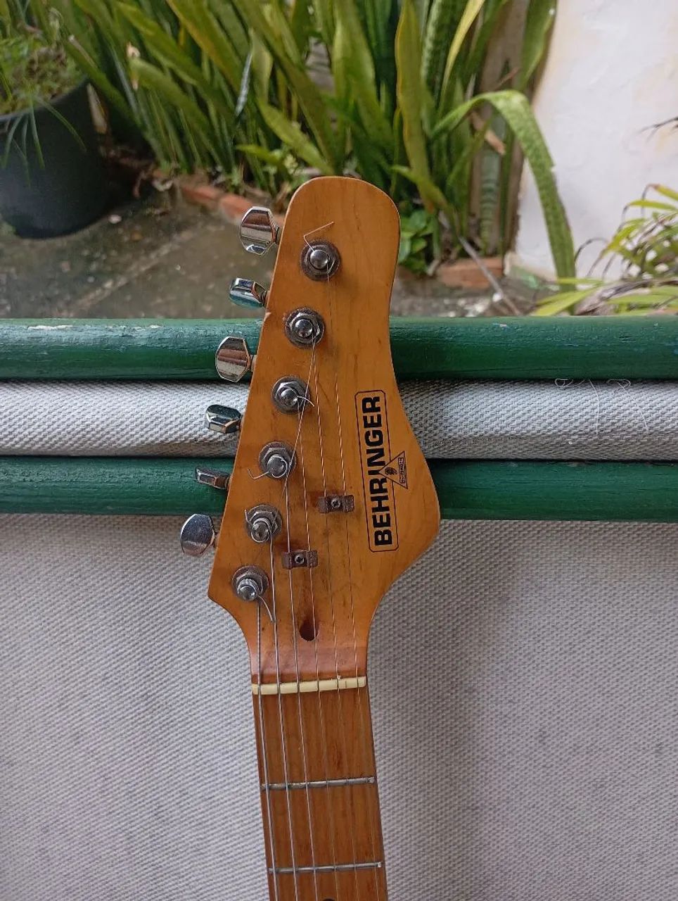 Guitarra Behringer - Foto 2