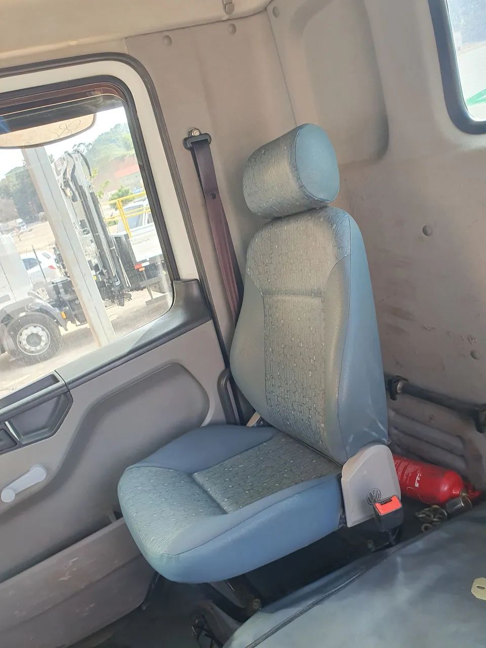 caminhão constelation 31320 pipa - Foto 12