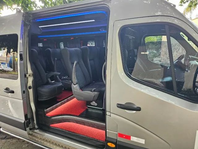 Traslados e viagens- Vans e carro exec (Goiânia, Caldas Novas, Anápolis, Pirenópolis, etc  - Foto 2