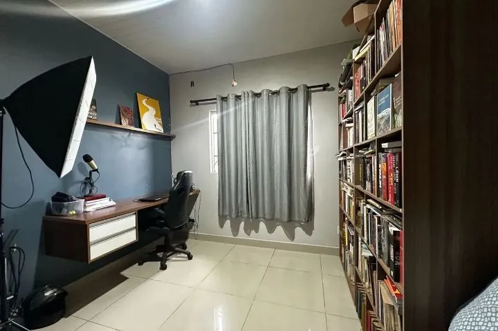 Alugo casa Areal