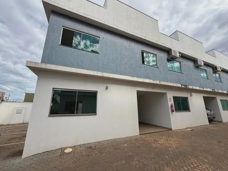 Sobrado com 3 Quartos sendo 2 Suítes na 110 sul