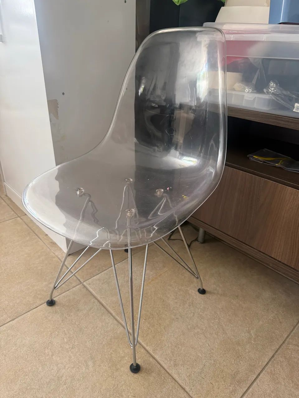 Cadeira Eames Cristal Transparente Eiffel Base Metal Cromado
