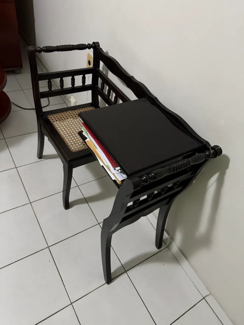 Mesa para diversas coisas inclusive como decoração 64861558231426122