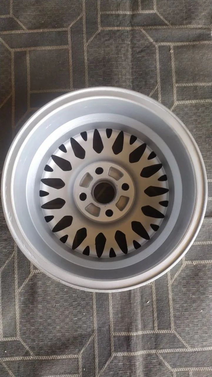 Obs e uma roda só modelo BBS aro 14 ok - Foto 3