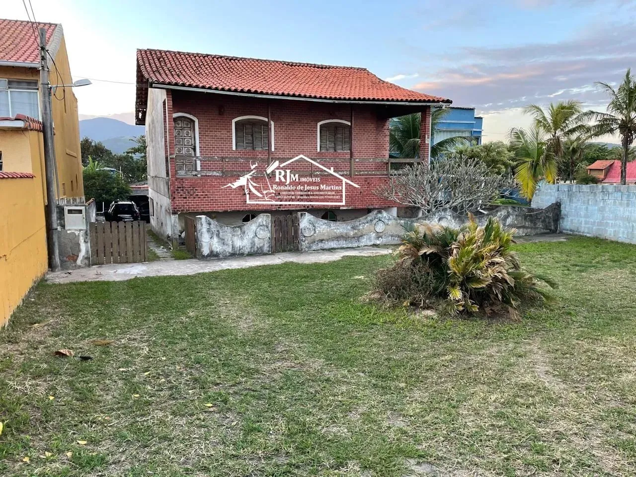 JACONÉ - SAQUAREMA - Frente para PRAIA, Casa a venda, 450 m2, 4 quartos, suíte, piscina 30