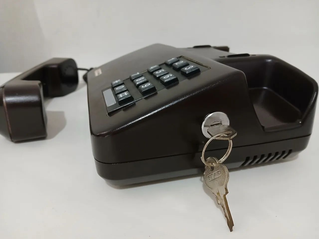 Antigo Telefone de mesa  Repaginado na cor café Tec Yama chaveado anos 80 - Foto 5