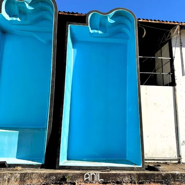 Piscina média 7 x 3,2 com banco e escada  - Foto 3