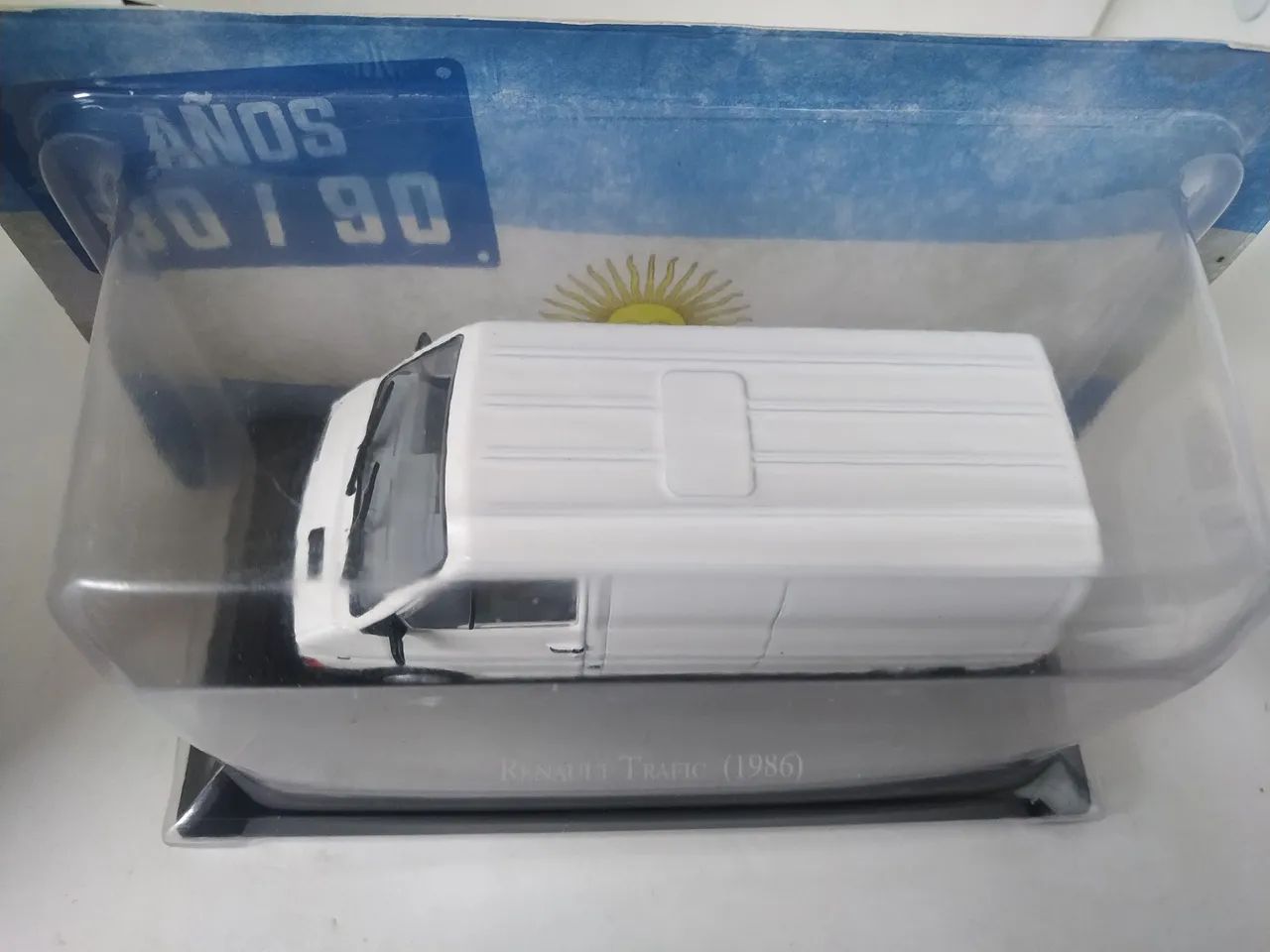 Miniatura Renault Trafic 1986 - 1/43 - Foto 4