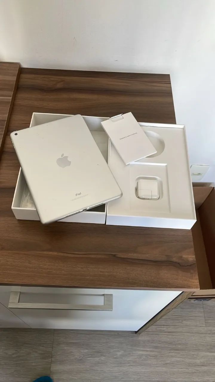 Ipad 6th Geração 128GB com caixa e carregador original lacrado