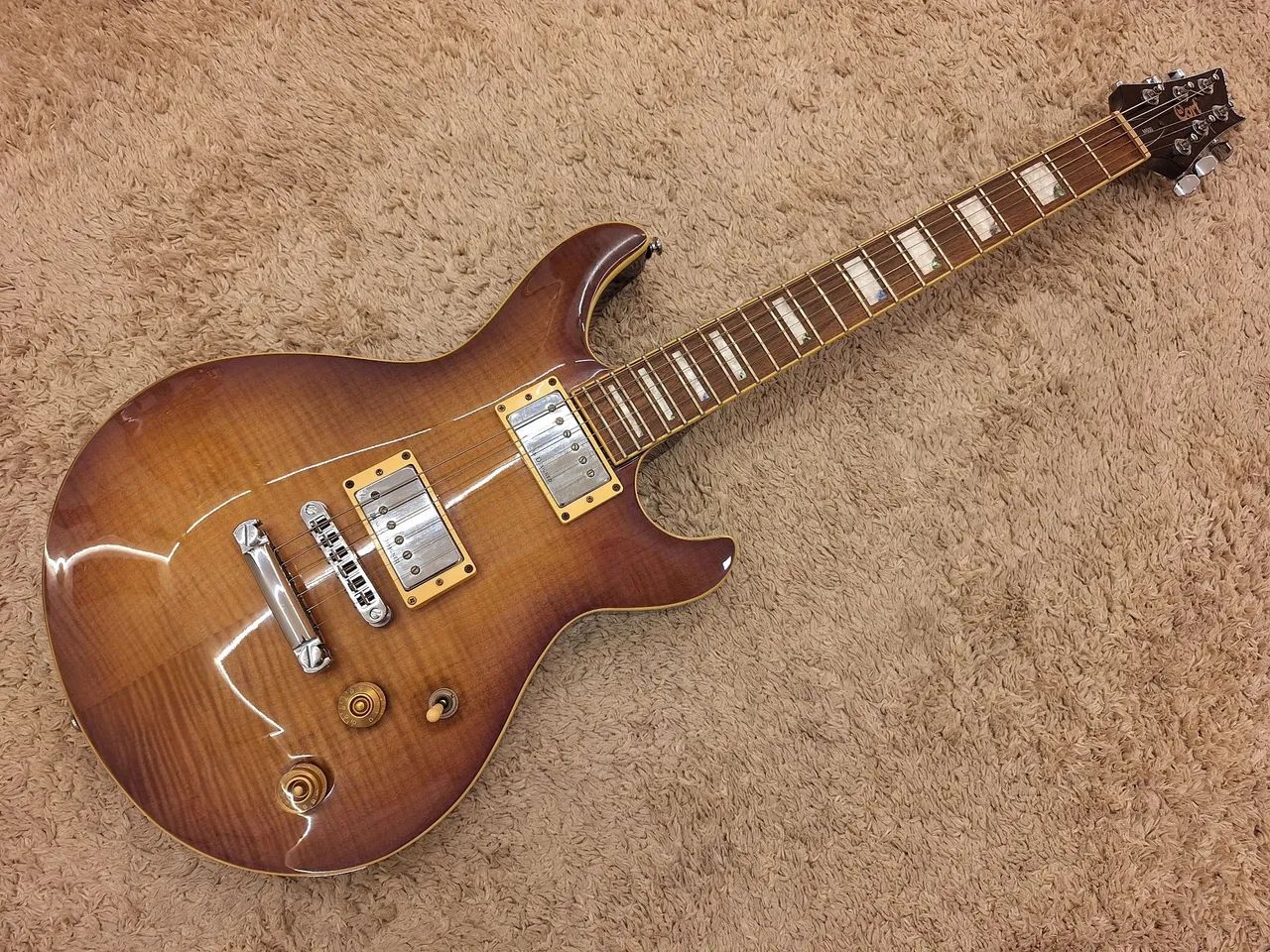 Guitarra Cort M600 com Captadores Duncan Designed