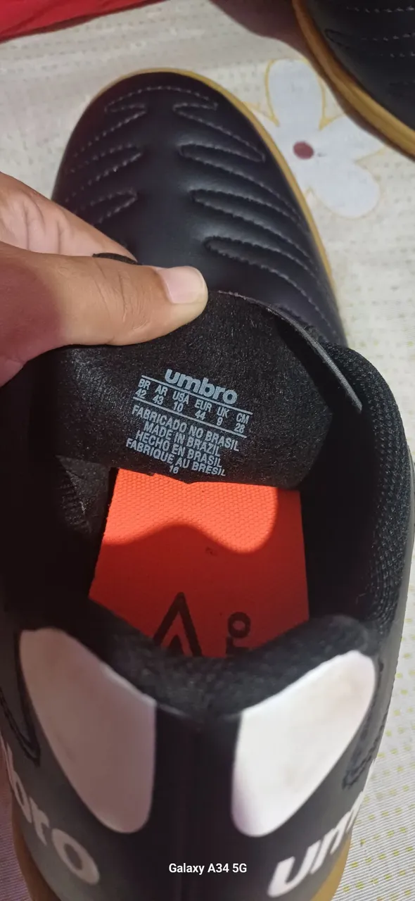 Chuteira Futsal Umbro - Tamanho 42