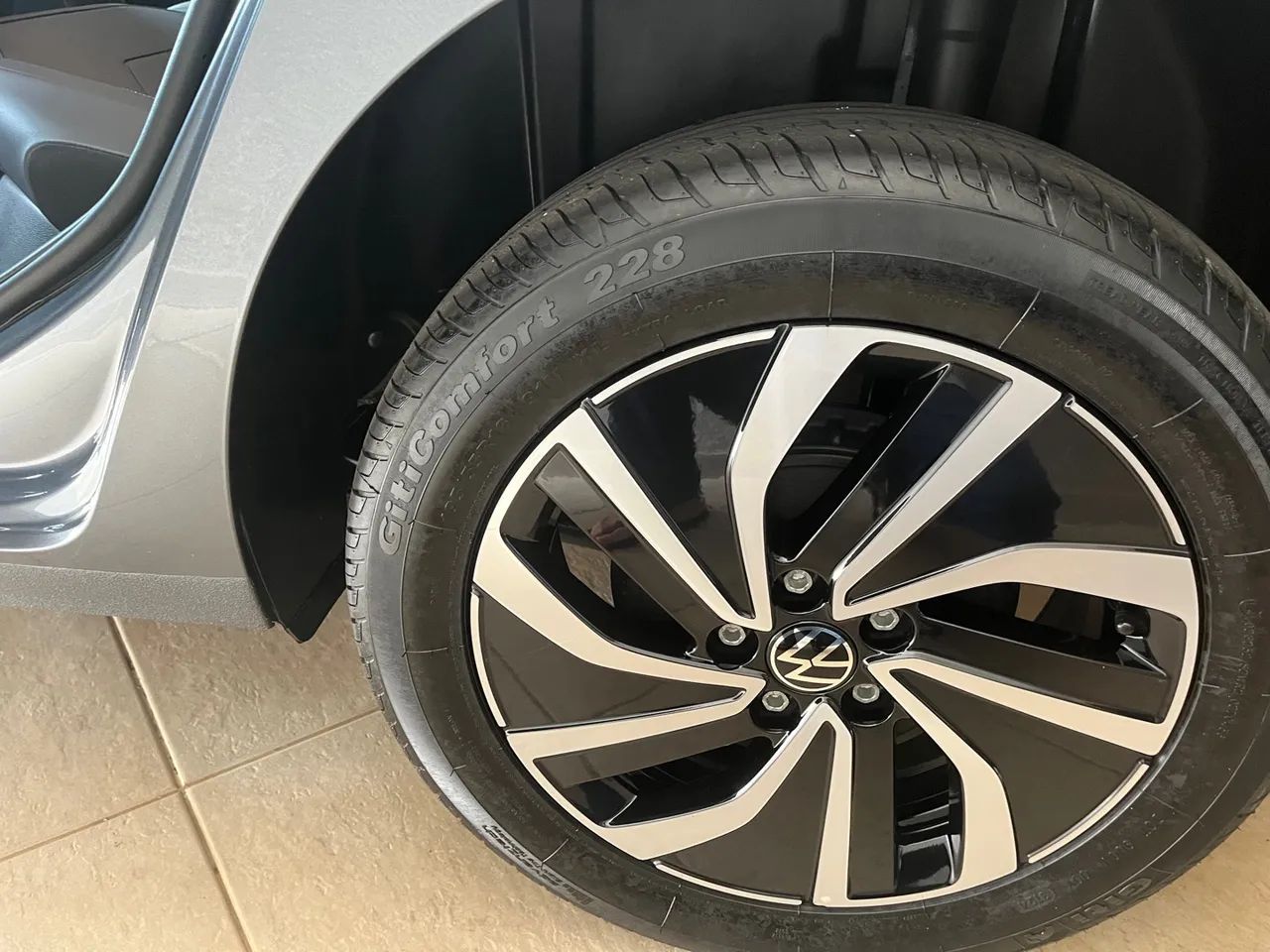 Polo Highline 1.0 Tsi 2025 - km 3.900 kms!