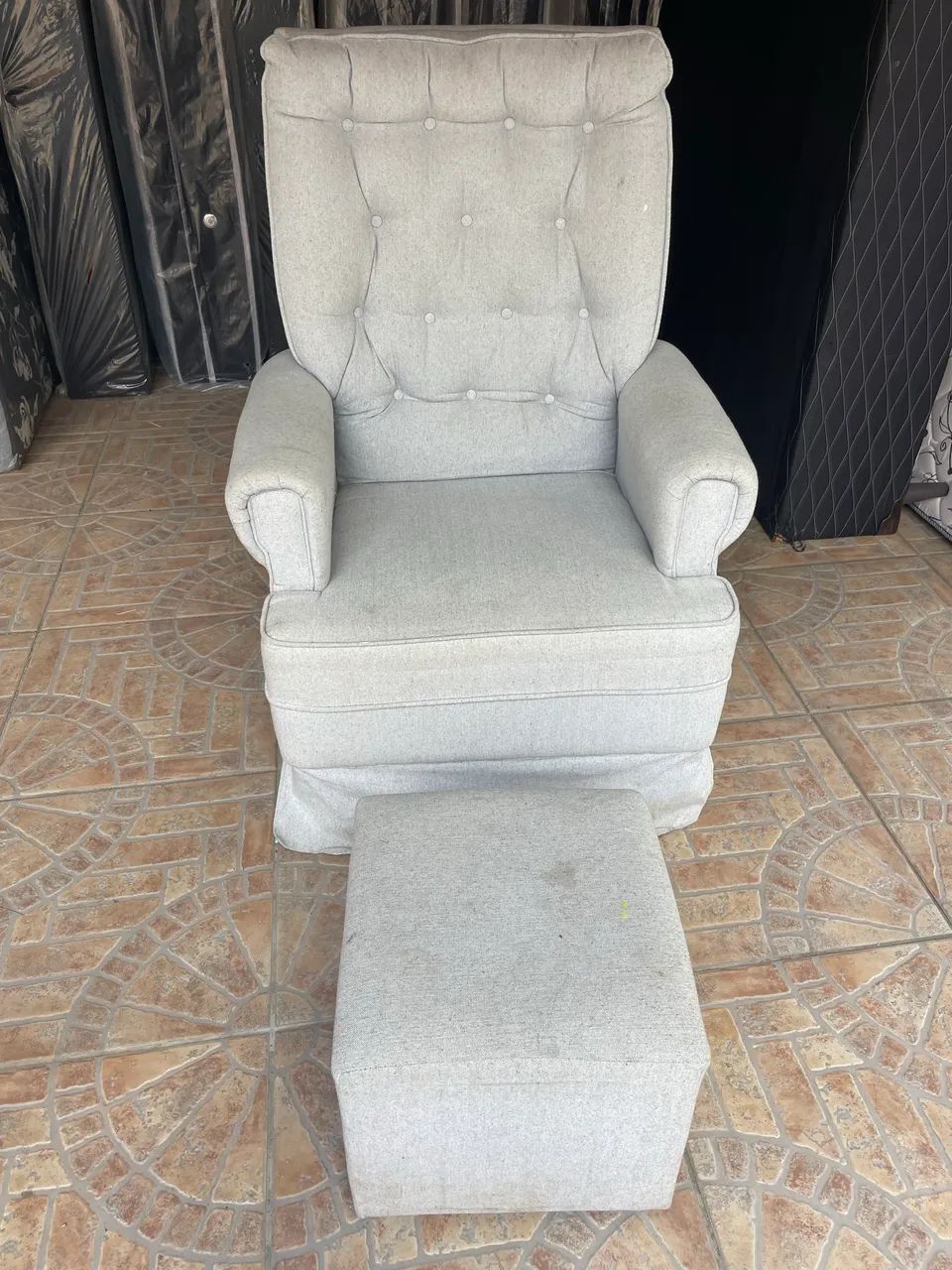 Poltrona + puff 64618083334147124