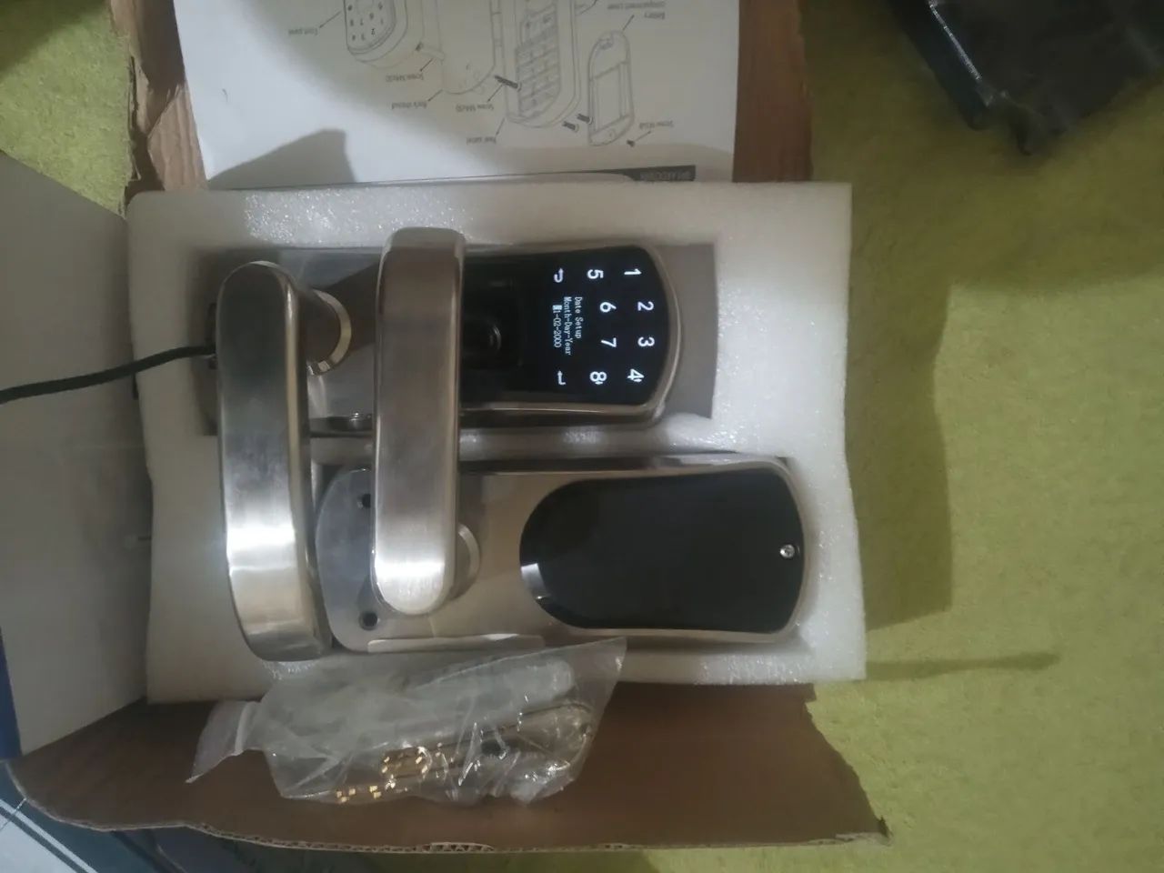 Fechadura elétronica impressão digital. E código em numeros