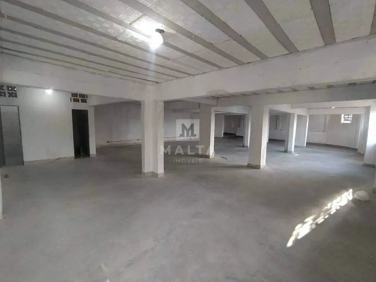 Salão/Andar Corrido Comercial de 280m² em Sarzedo