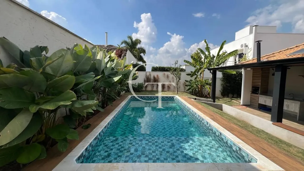 Casa com Piscina para Venda Condomínio Jardim Theodora