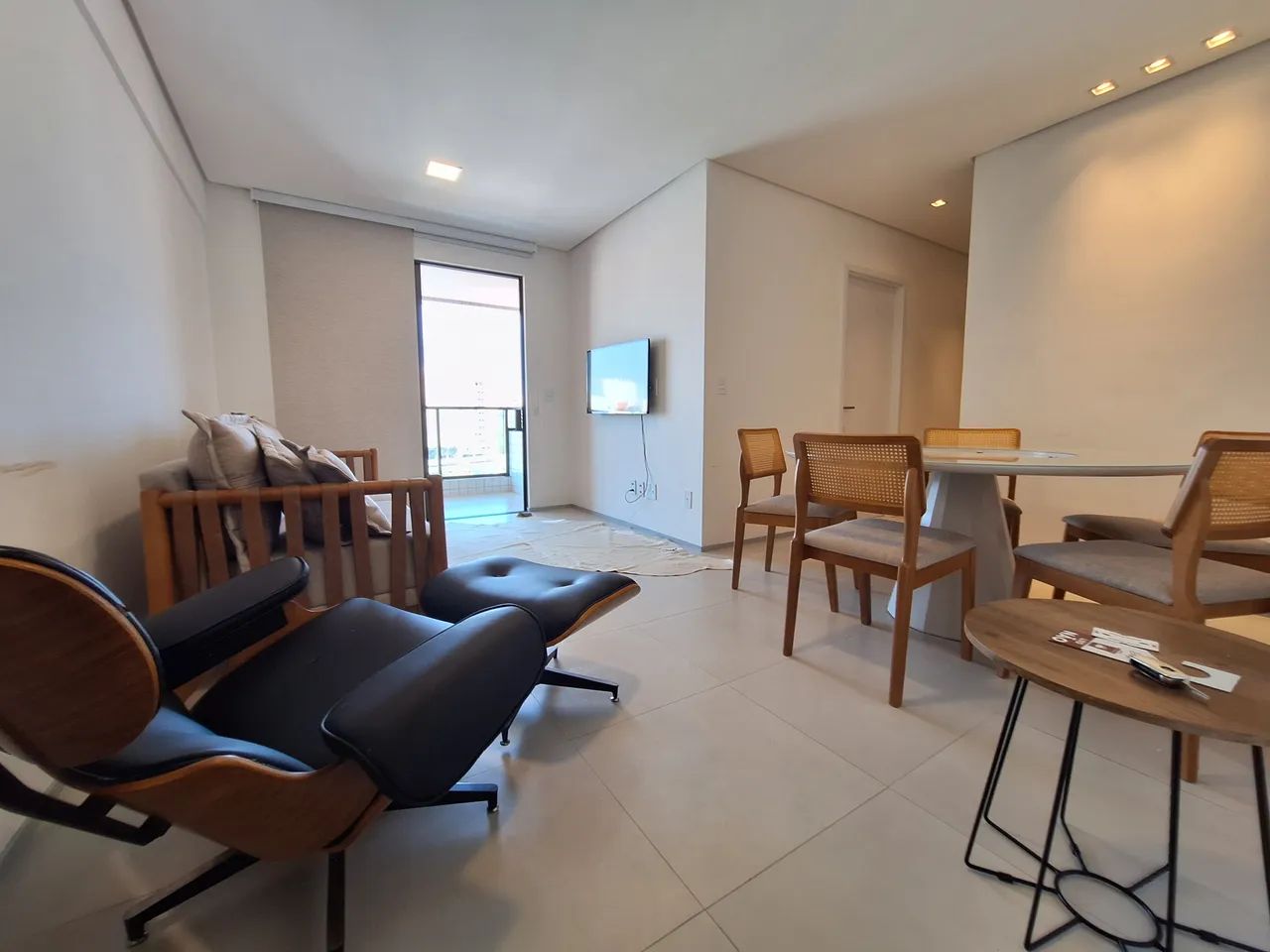 Aluga-se Apto com 03 quartos, Mobiliado, Vista MAR, entre a Pajuçara e Ponta Verde. - Foto 4