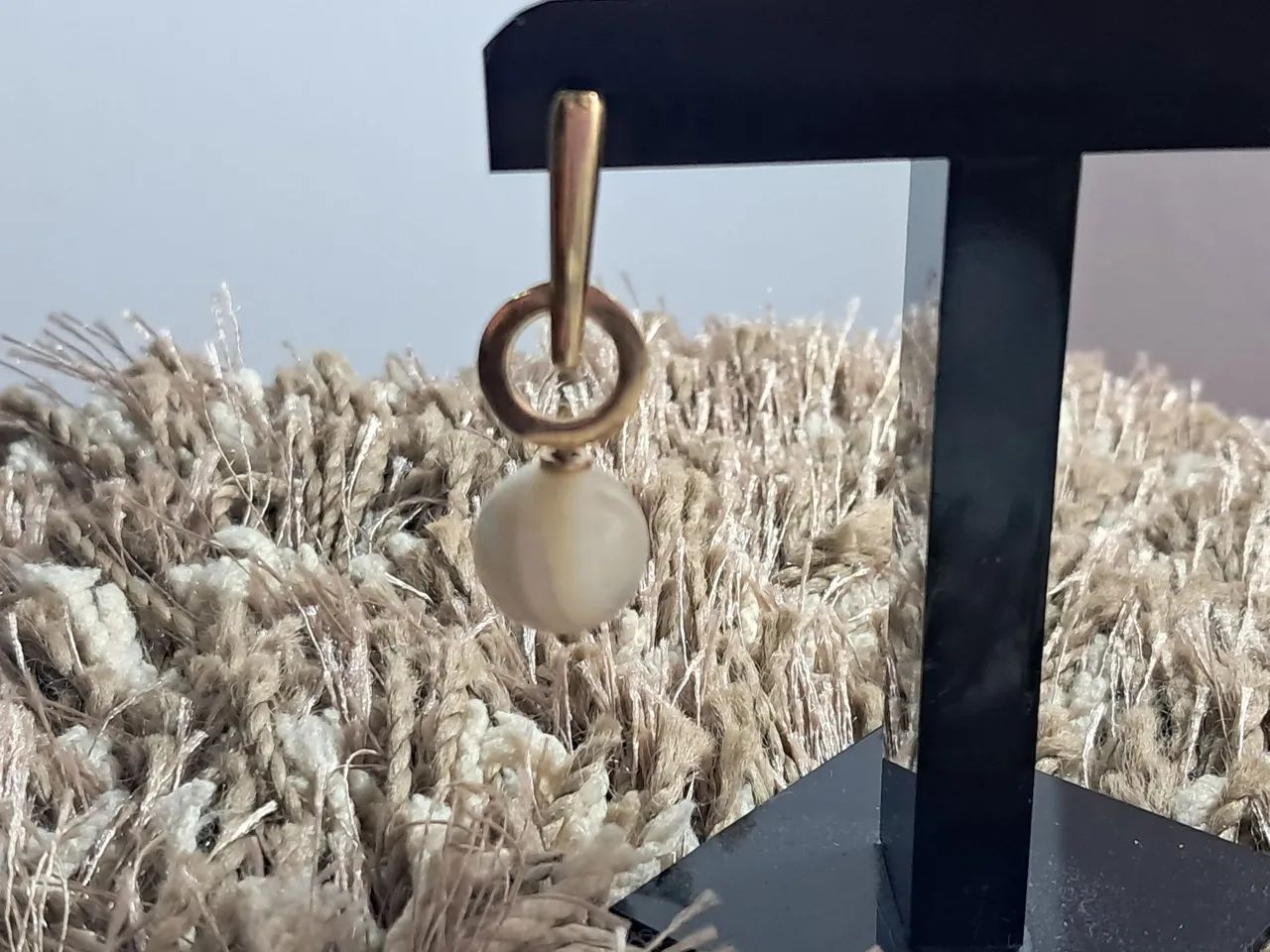 Brincos Dourados com Pérolas Elegantes - Foto 3