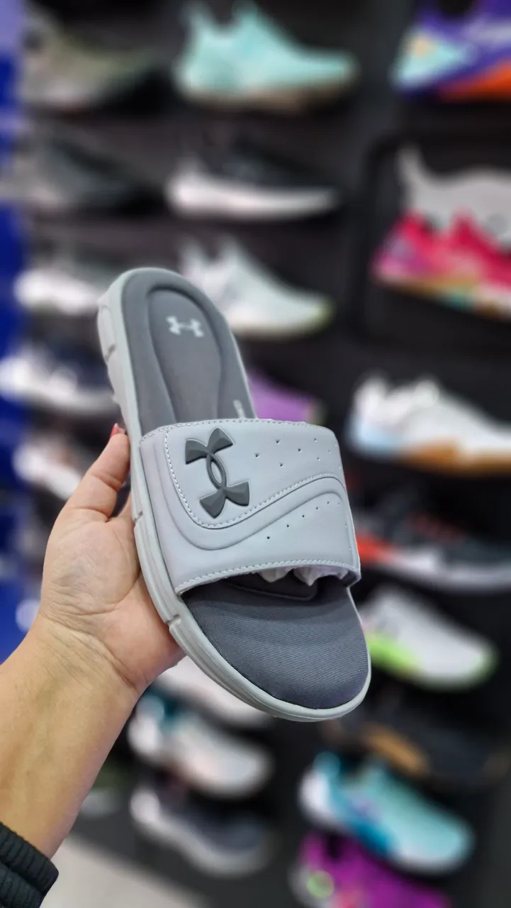 Chinelo Under Armour Original (SOMENTE NÚMERO 40)