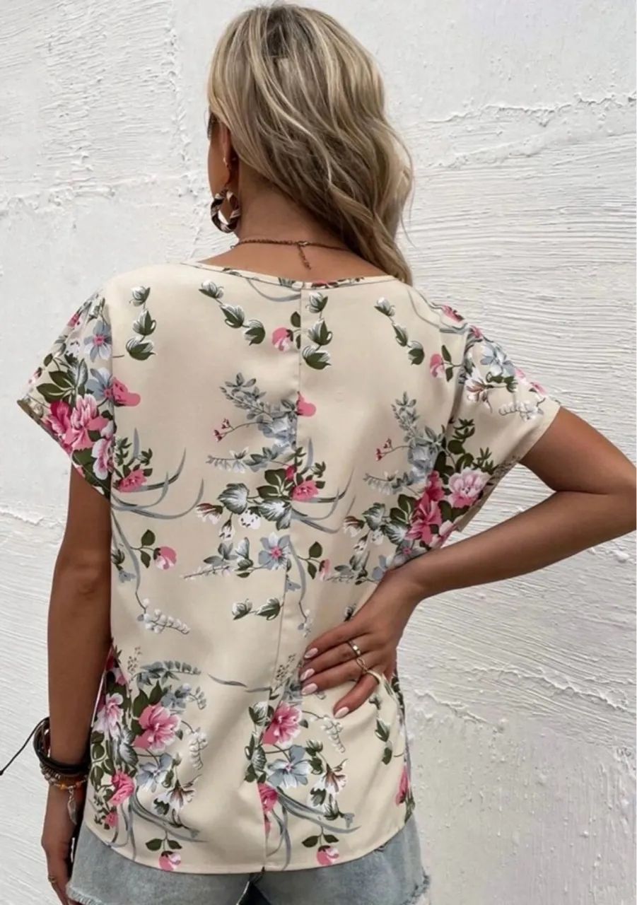 Blusa Feminina Floral Delicada - Foto 2