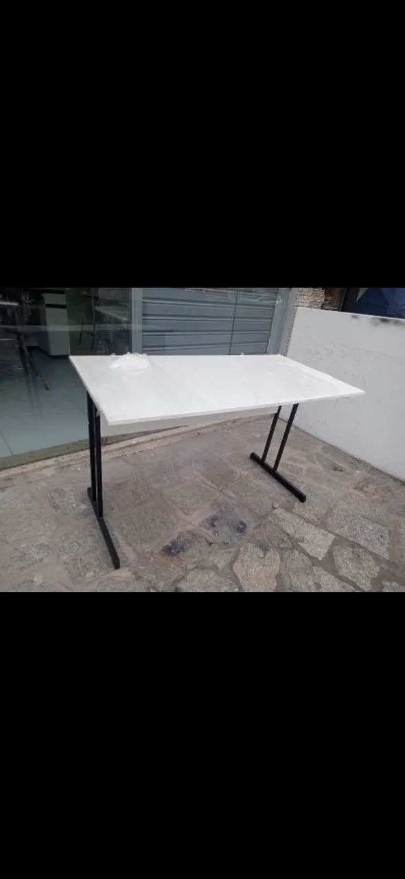 Mesa de Escritório Branca com Pés em Metal - Foto 3
