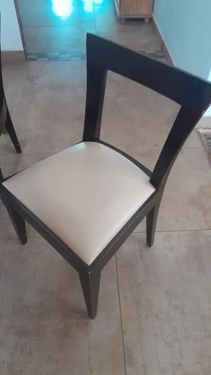 Mesa de jantar Fernando Jaeger com 04 cadeiras - Foto 5