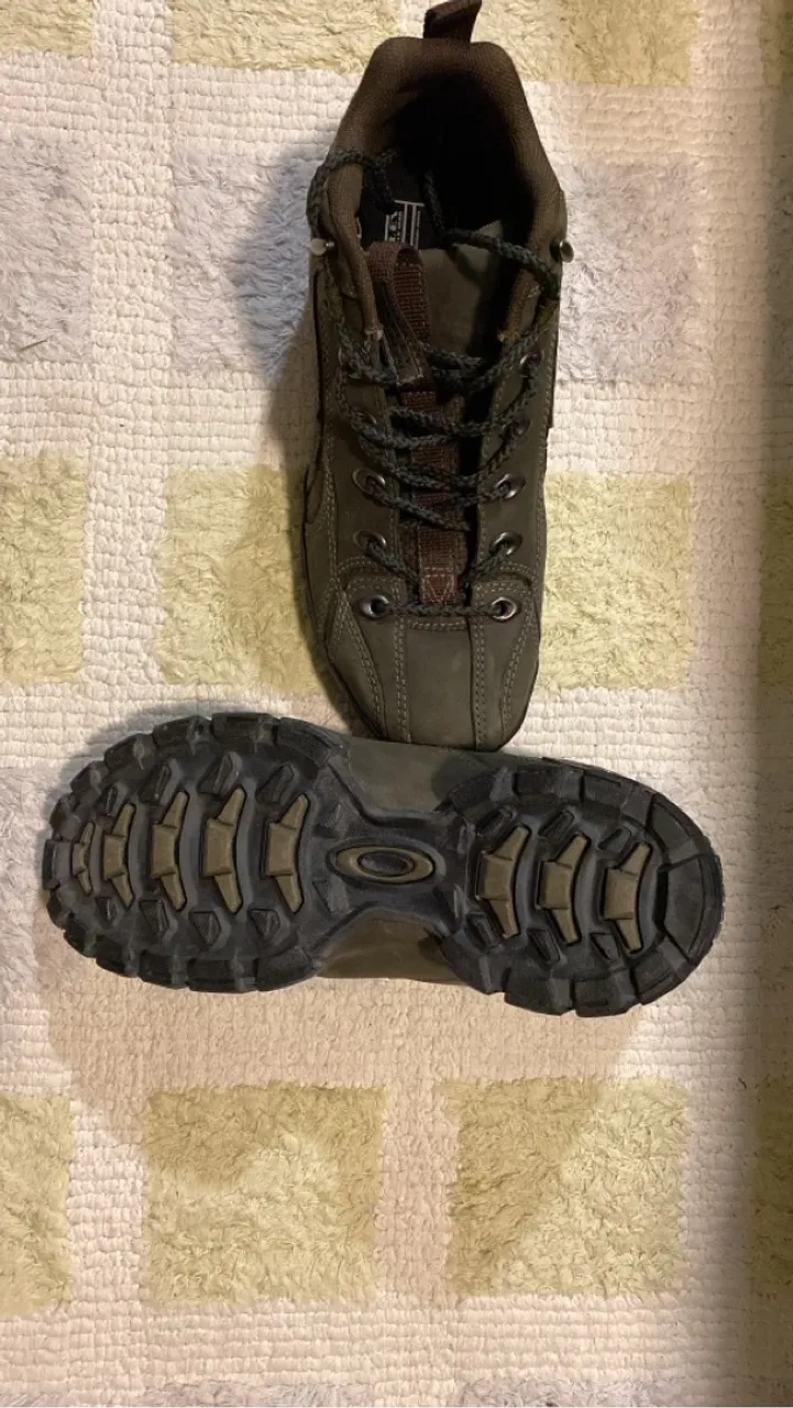 Bota tênis OAKLEY original