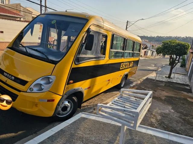 Microonibus escolar