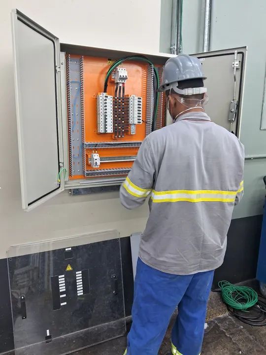 85. * ELETRICISTA. Atendo todos bairros 