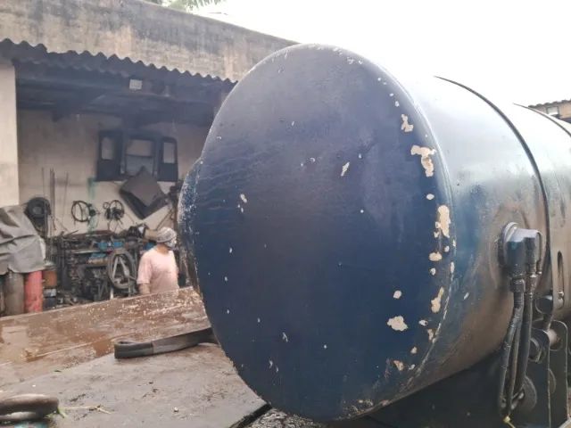 Tanque de alumínio para volvo edc em perfeito estado com boia e pescador - Foto 7