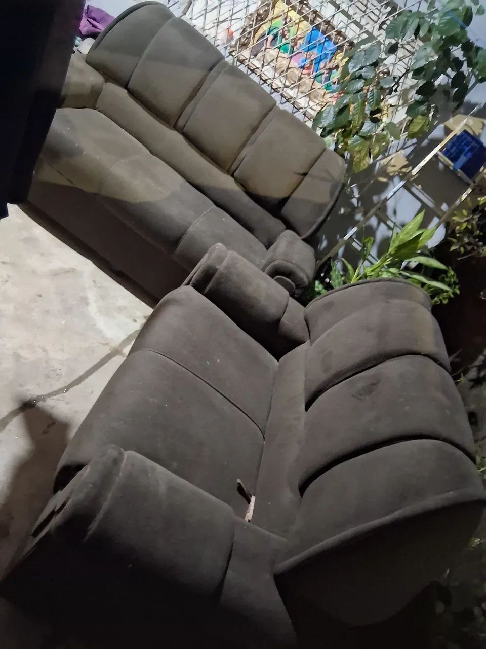 Sofá bem conservado tecido de veludo64307165339907120