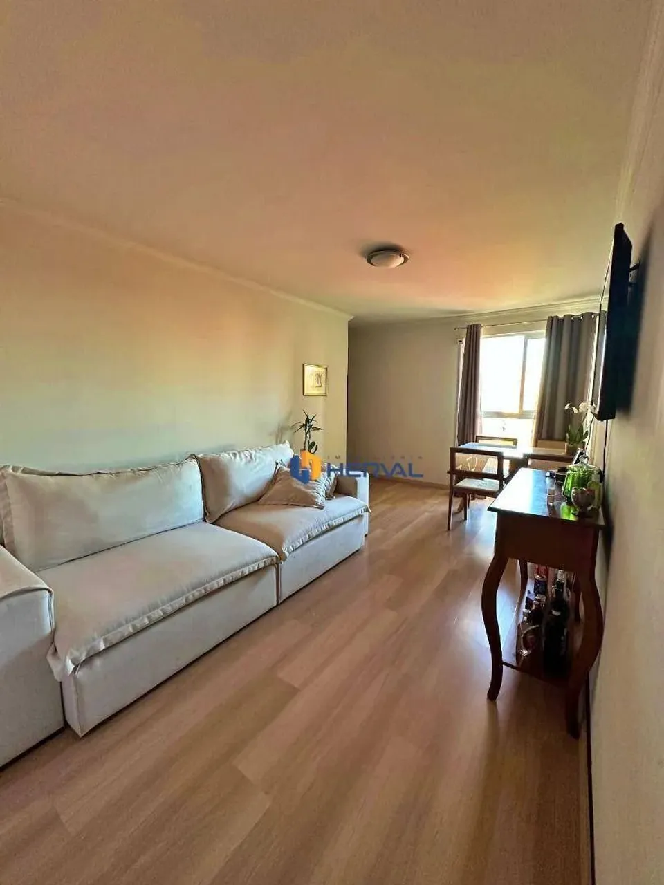Apartamento para Locação localizado na Rua Men de Sá, Vila Bosque em Maringá/PR.