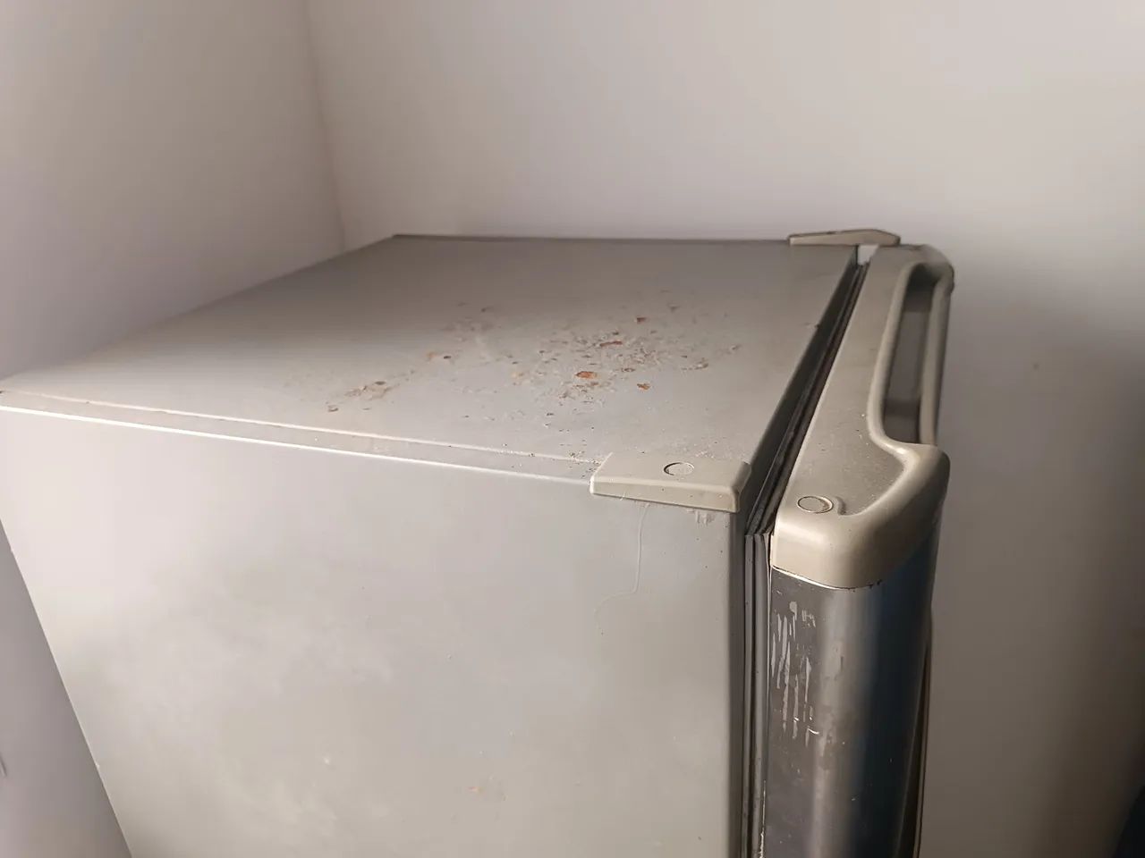 Vendo geladeira Esmaltec - Foto 4