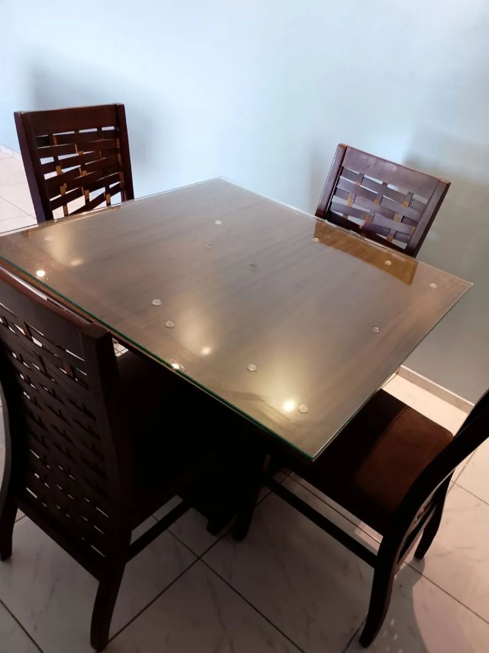 Vendo mesa com 4 cadeiras 64994315991554121