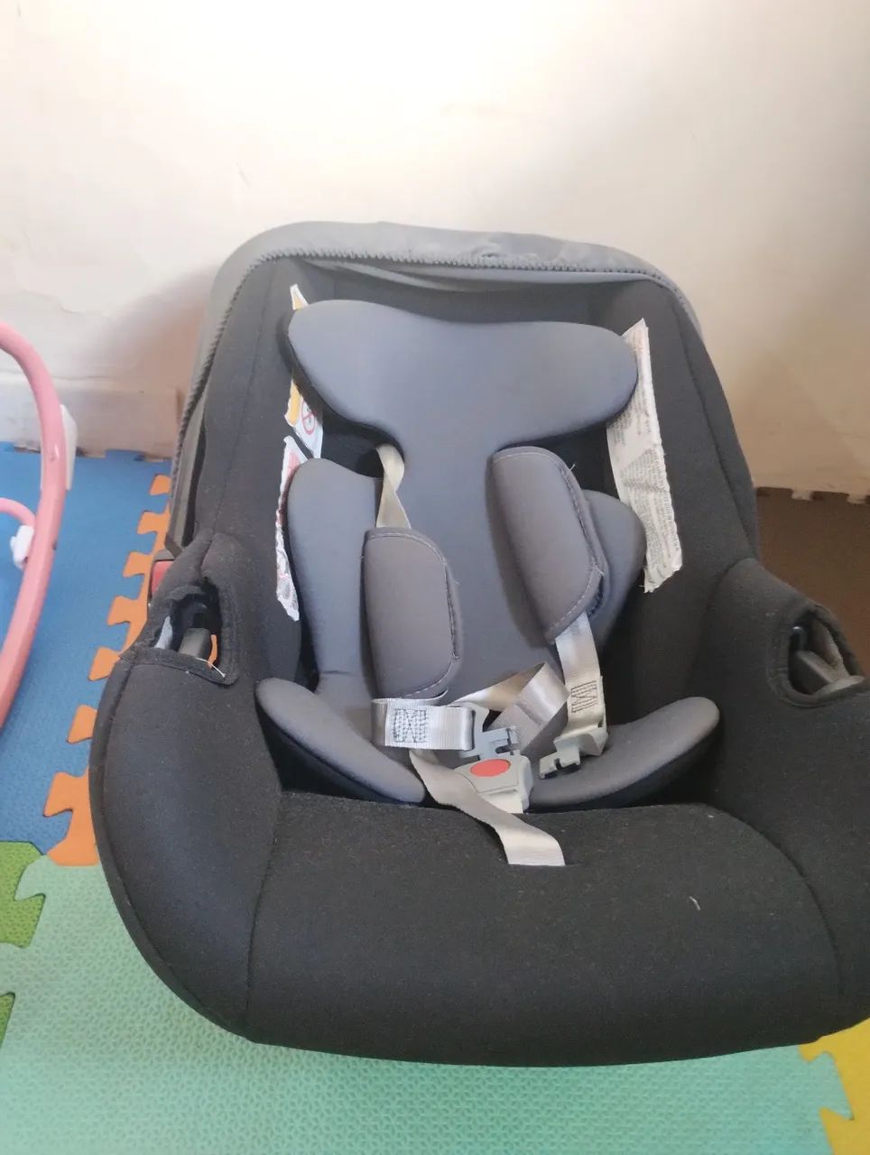 Cadeira de balanço e bebê conforto  - Foto 2