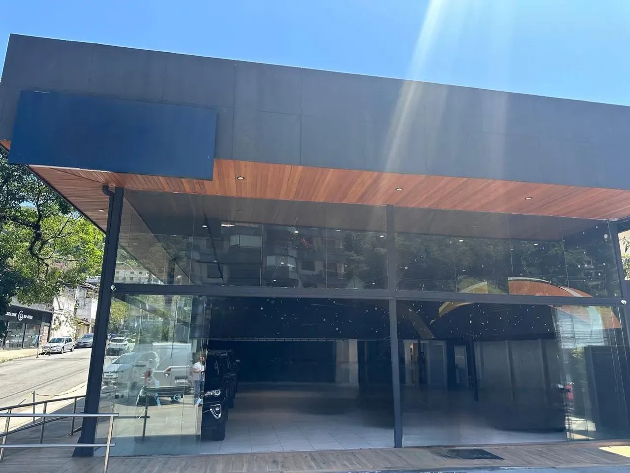 LOCAÇÃO - Loja comercial na Coronel Veiga