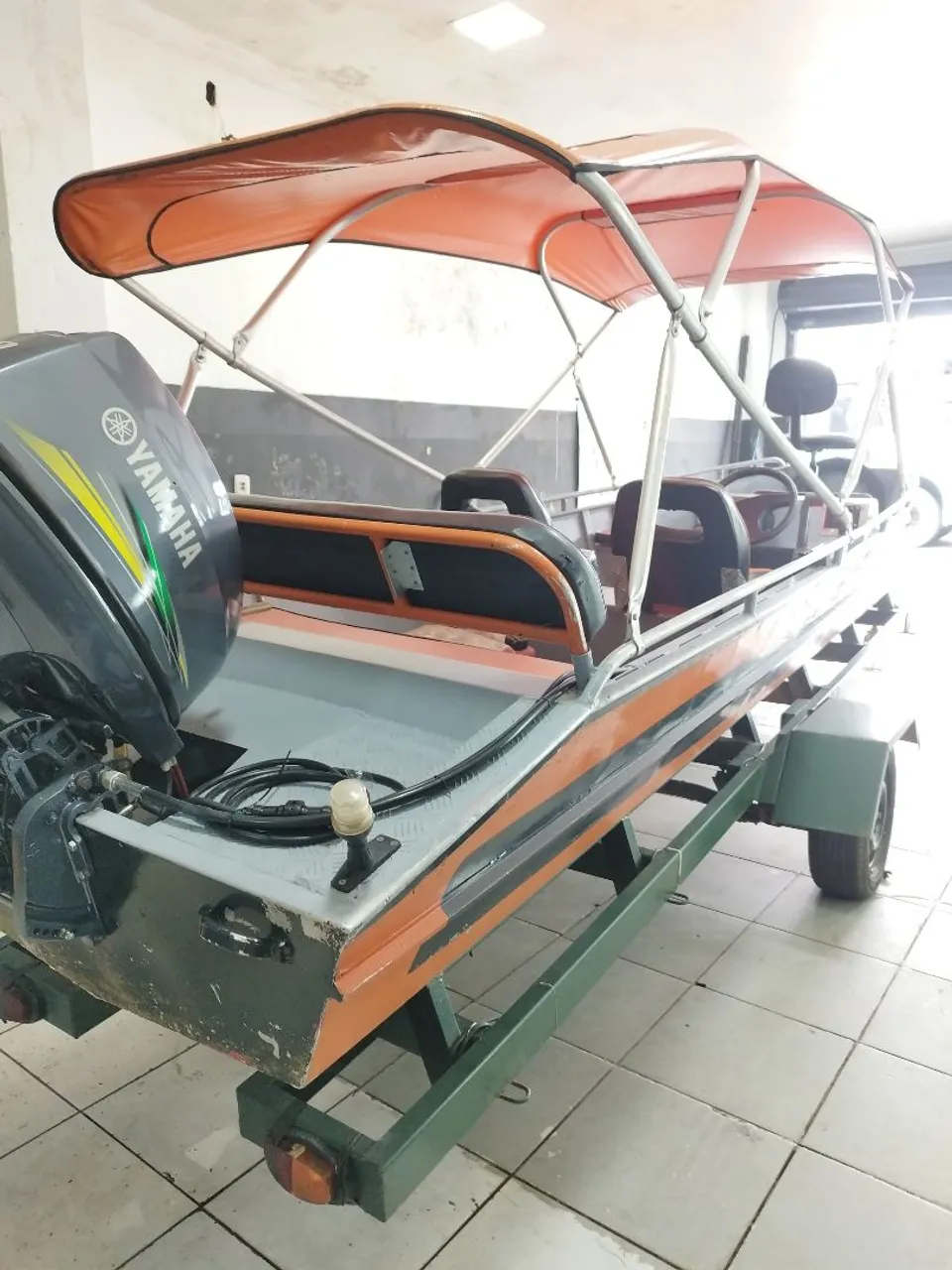 Barco com Motor Yamaha e Toldo - Ideal para Passeios!