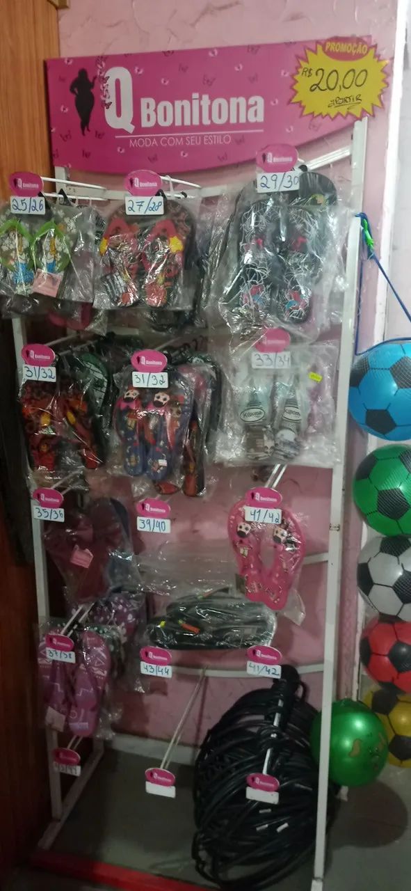 Expositor de chinelos e sandálias