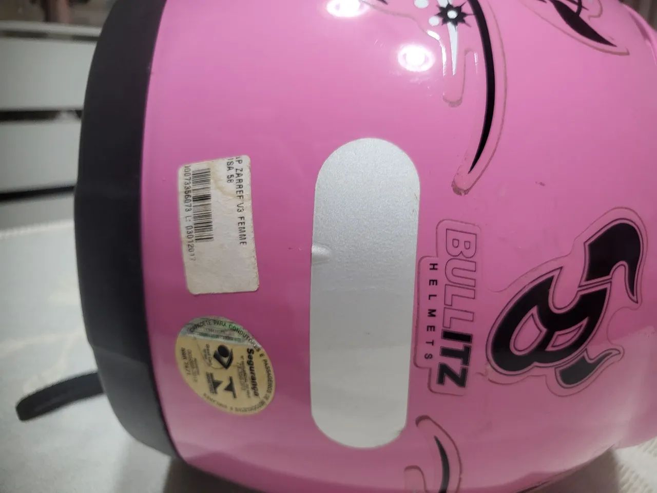 Capacete Rosa com Design Feminino - Bullitz - Foto 2